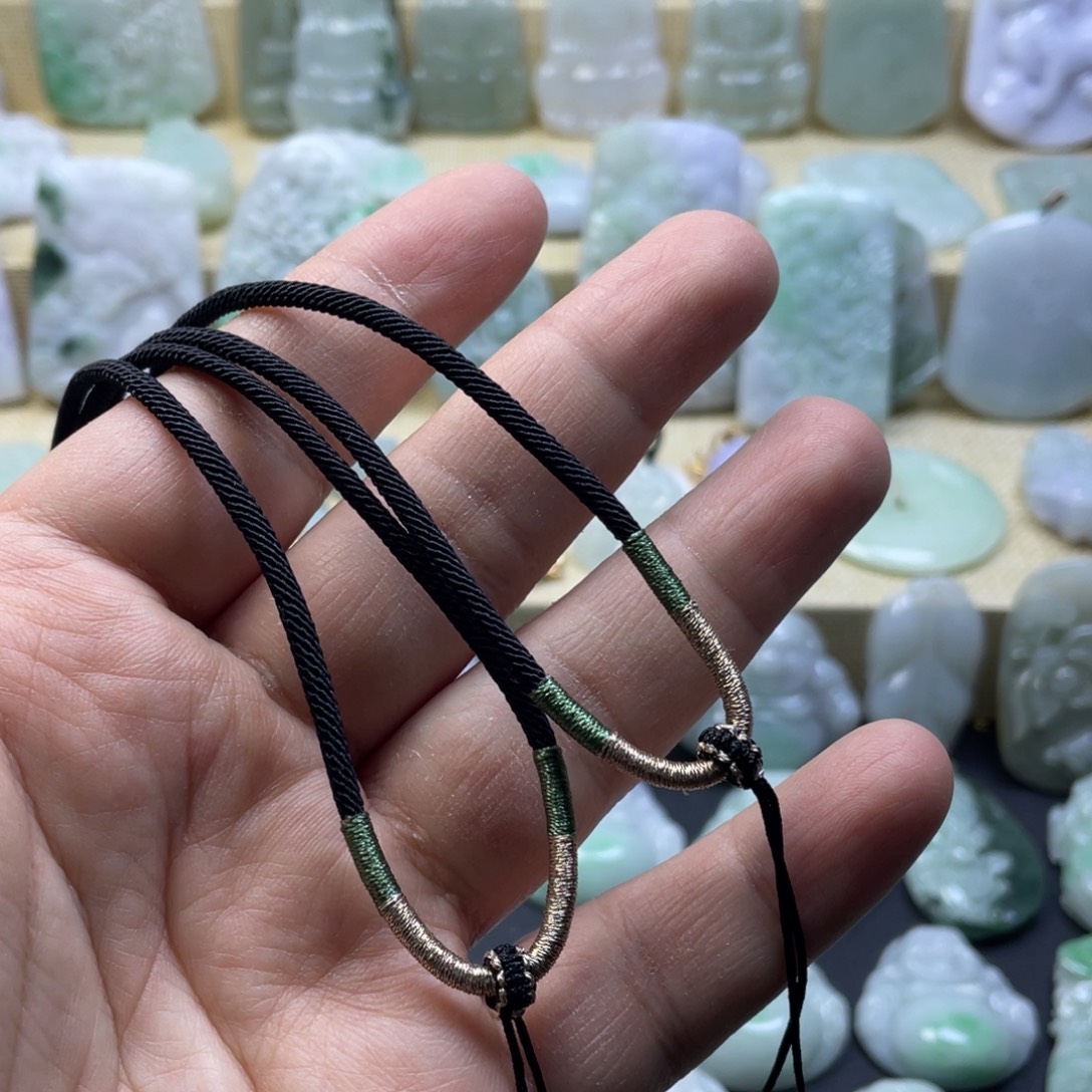 舒***心翡翠未镶嵌颈饰纯天然翡翠配绳