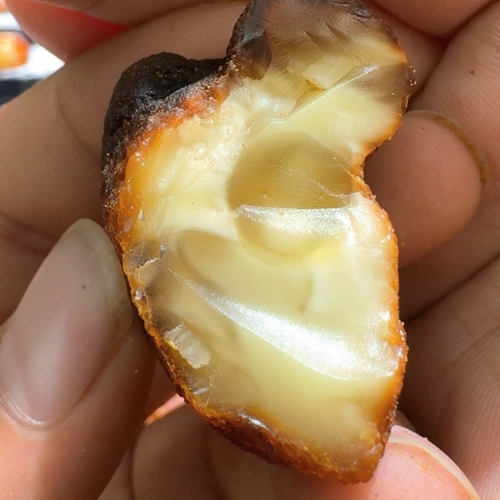 定制琥珀未镶嵌是***峰专拍