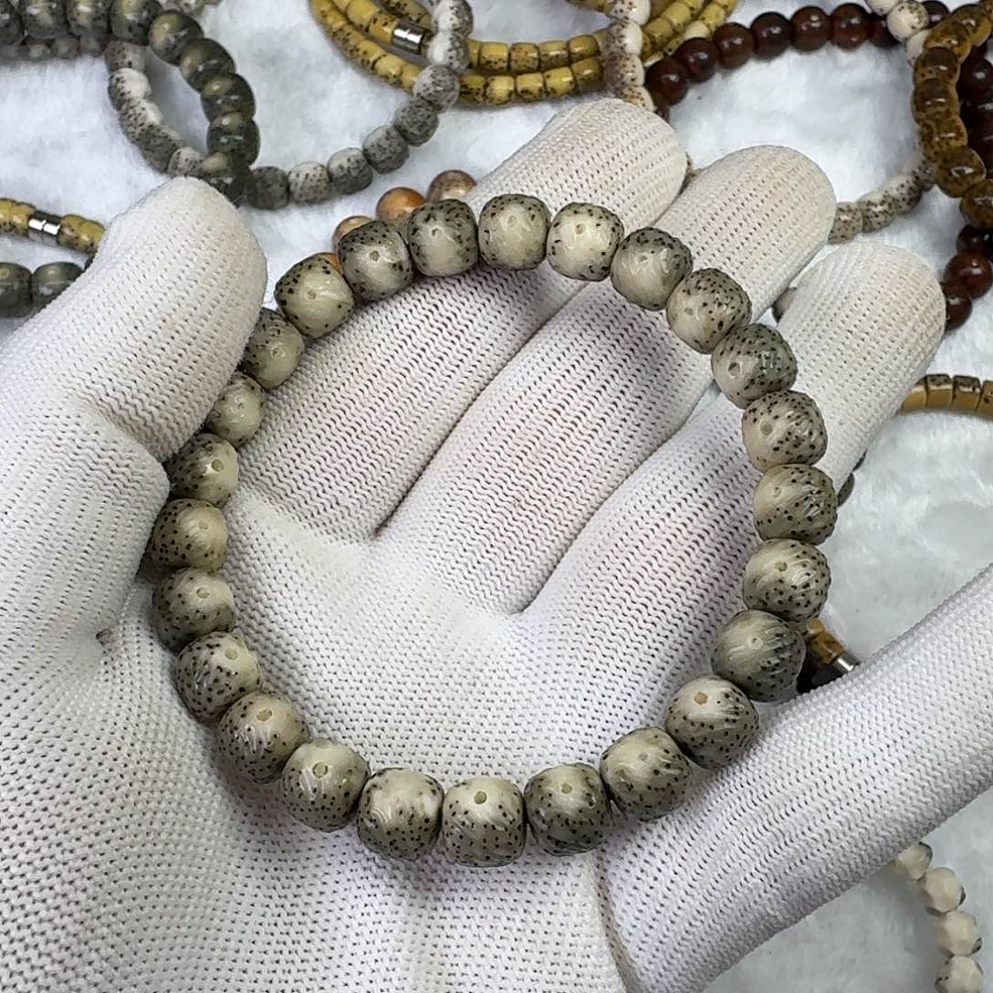 燕***韵星月菩提吊坠拉丝无相通体绿背