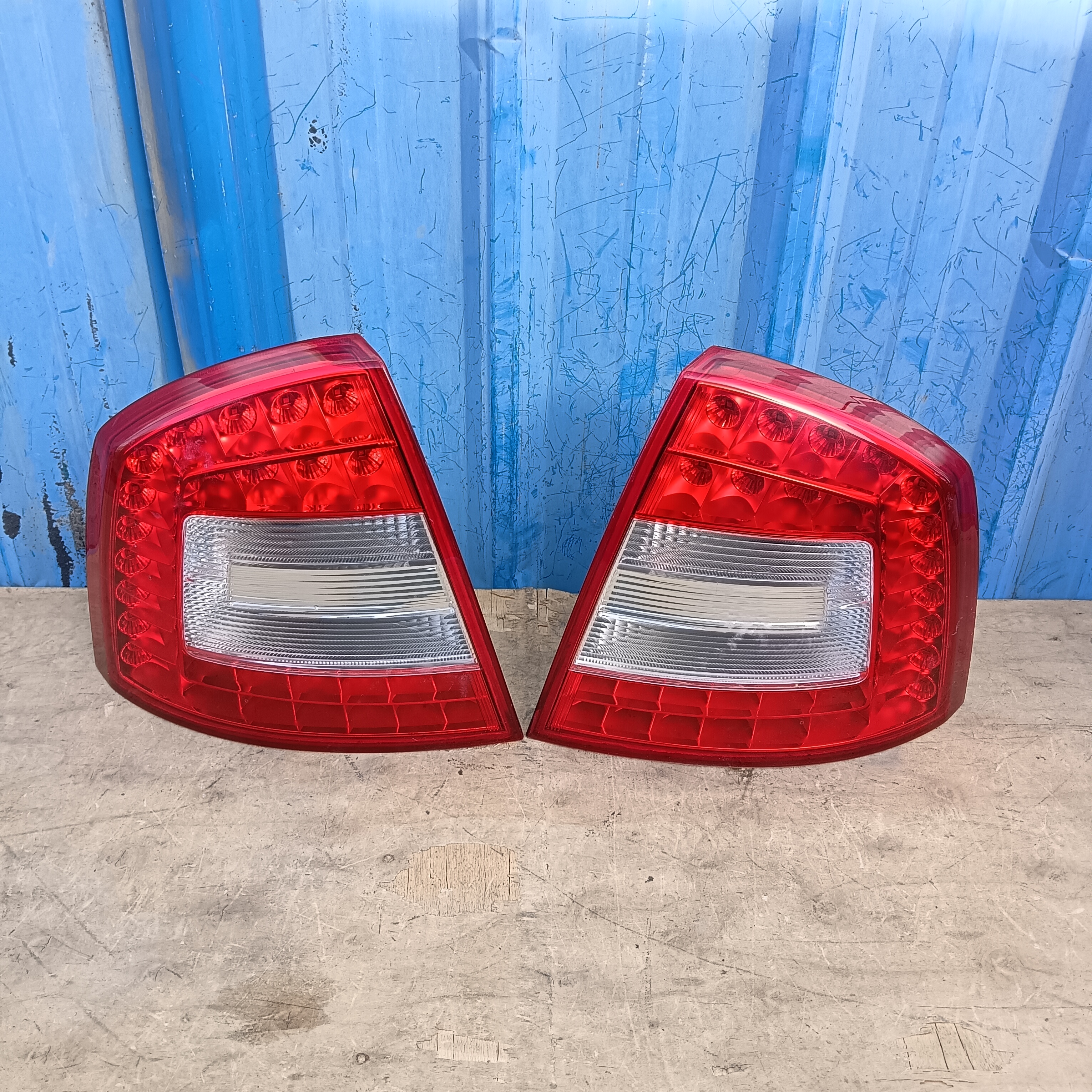 适用于10_14斯柯达明锐后尾灯刹车灯倒车灯防追尾灯