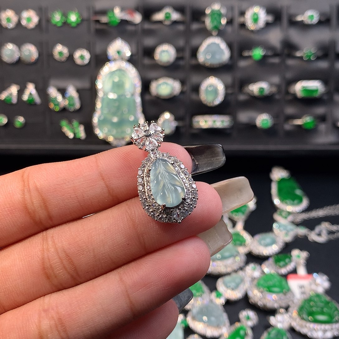 翡翠未镶嵌吊坠(不含链)