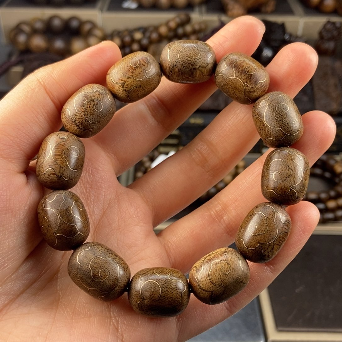 沉香手串目***_越南芽庄白棋楠