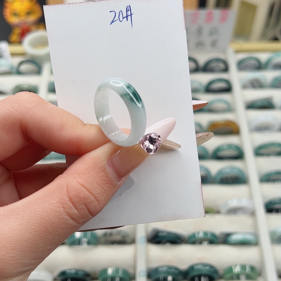 翡翠戒指未镶嵌翡翠