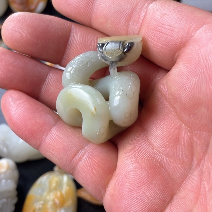 和田玉未镶嵌颈饰