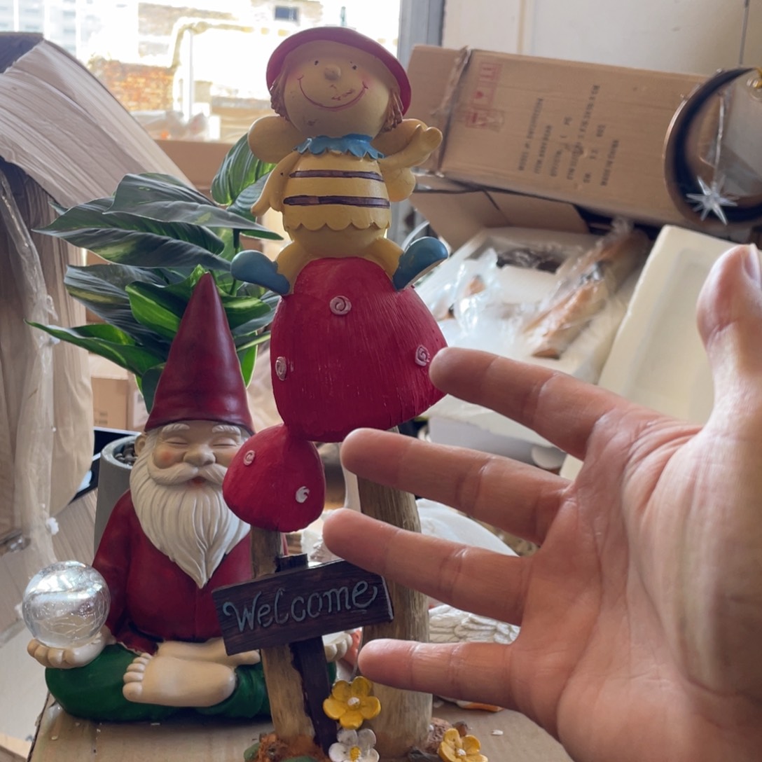 【闪购商品】树脂蜜蜂坐蘑菇摆件