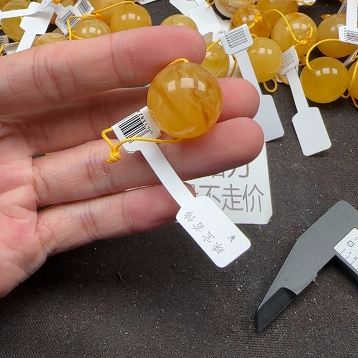 沐****蜜蜡未镶嵌珠宝奇石天然分单50