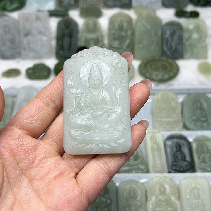 和田玉颈饰未镶嵌仙****?