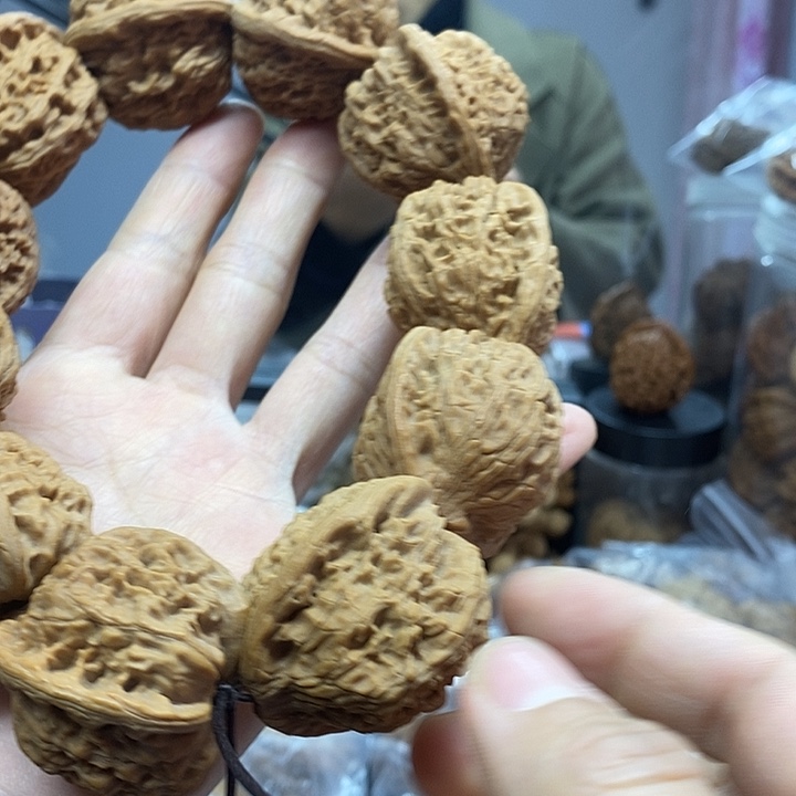 把件文玩核桃37红狮子手持