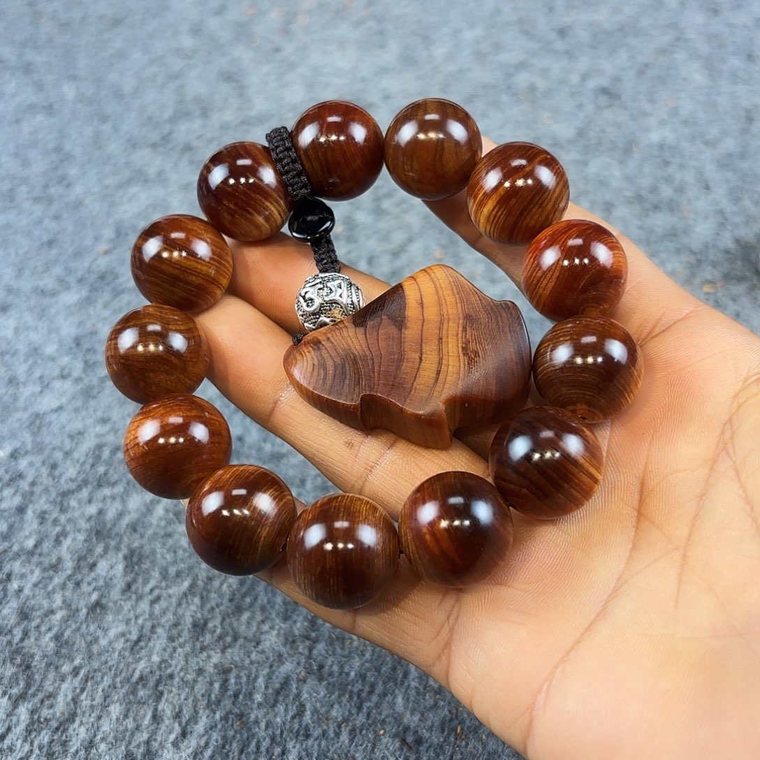 崖柏1.8黑肉糖骨 沉水