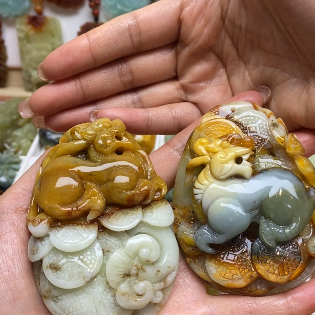 金***宝蛇纹石玉未镶嵌颈饰