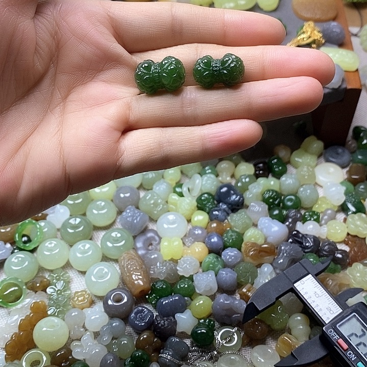 未镶嵌和田玉挂件并蒂莲198一个多样性发其一