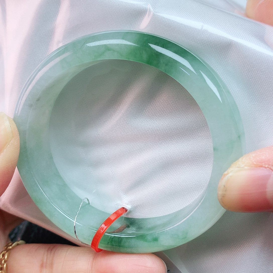 翡翠手镯未镶嵌52贵