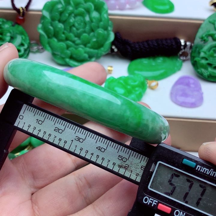 翡翠未镶嵌手镯…．．