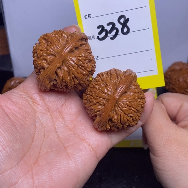 文玩核桃吊坠338/43.5水龙纹