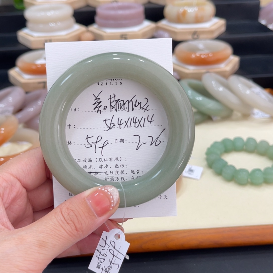 石英质玉手镯未镶嵌养****