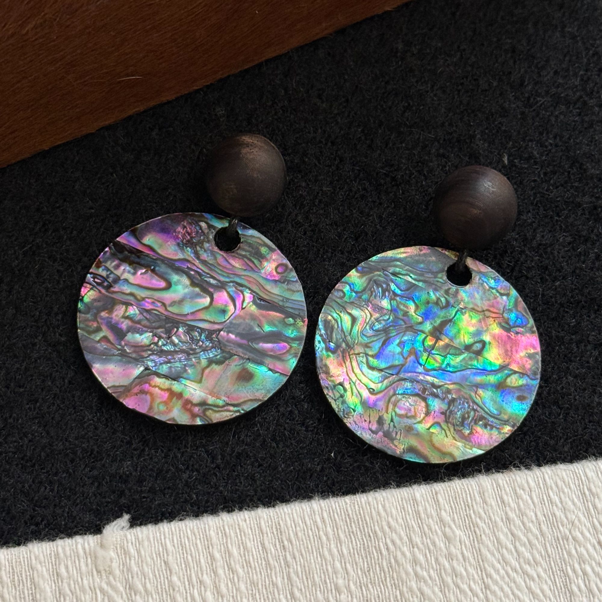 黄铜贝壳耳饰 【流光贝影】炫彩鲍鱼贝单孔圆片气质时尚高级感耳环