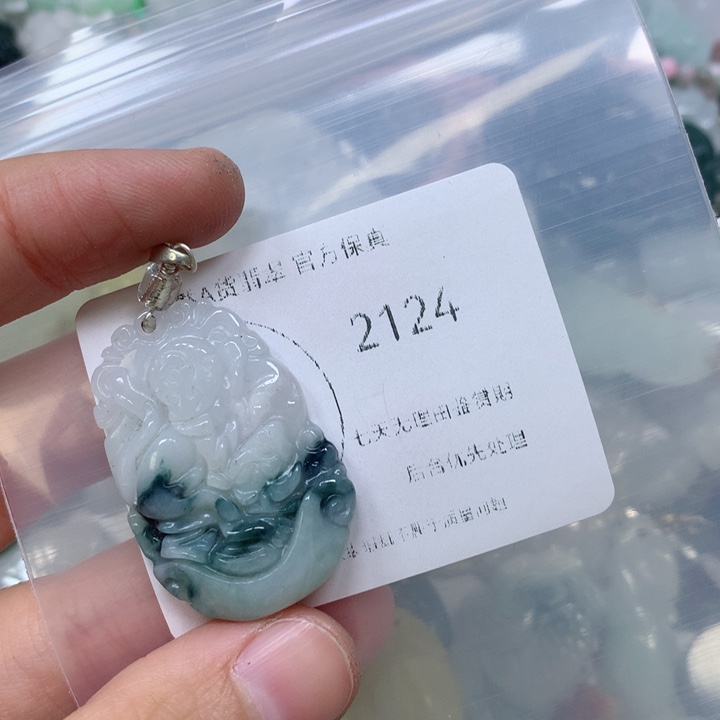 翡翠挂件未镶嵌翡翠
