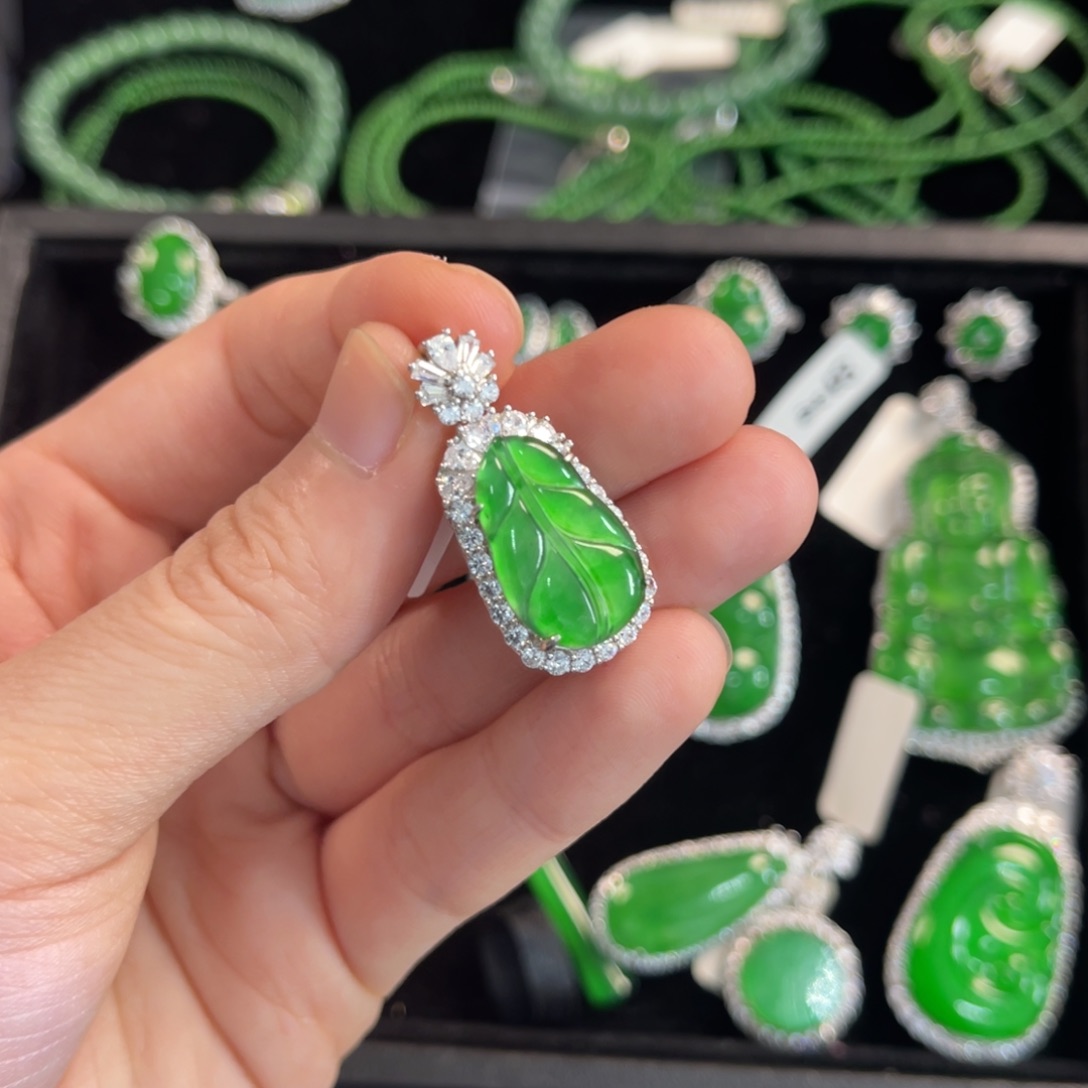 翡翠银S925镶嵌戒指叶子吊坠