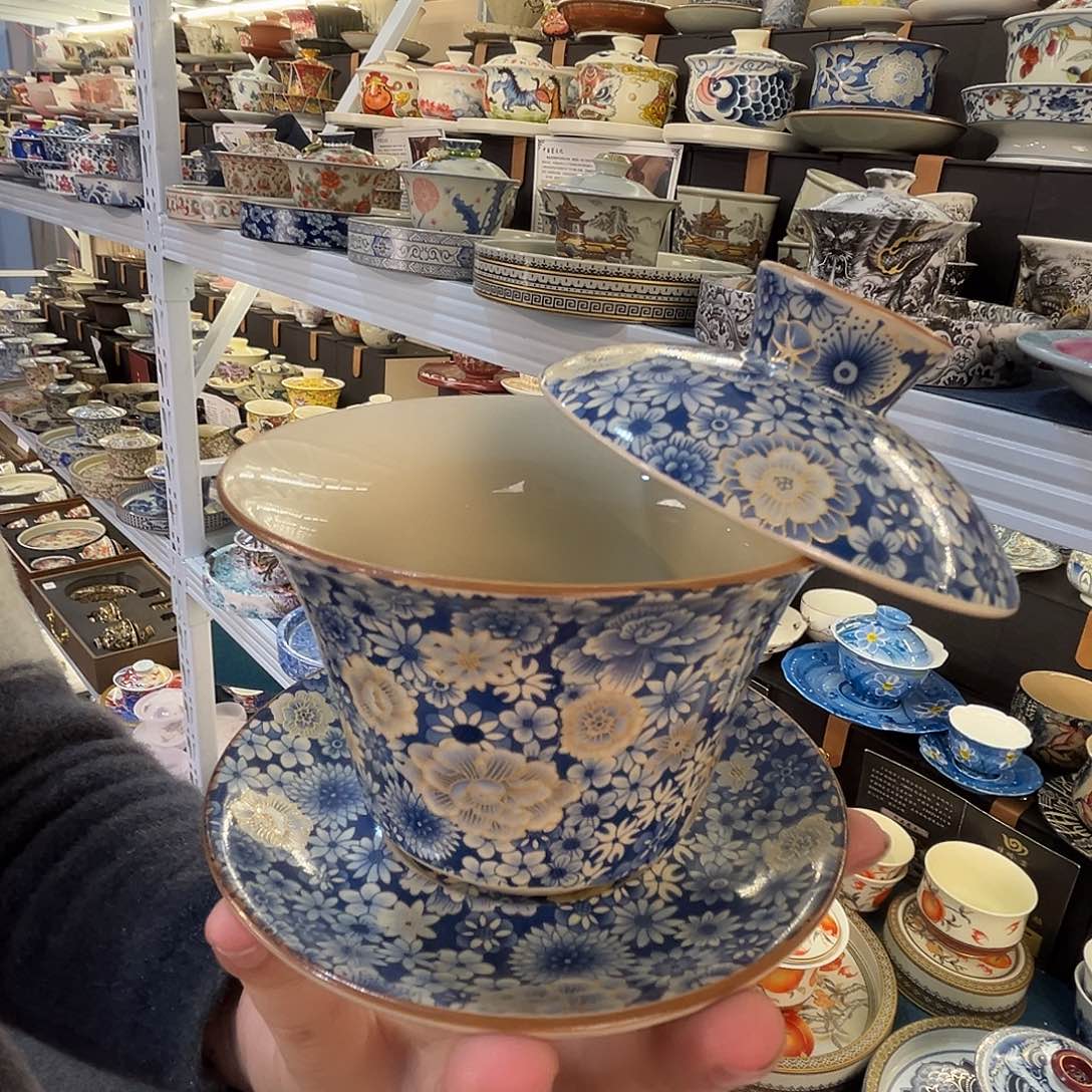 这些盖碗很漂亮！！！