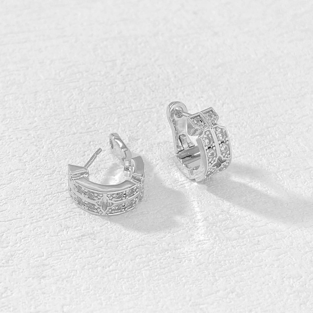 铜合金耳饰 木木（RZ5560）预售 满镶镂空尖花耳扣耳钉