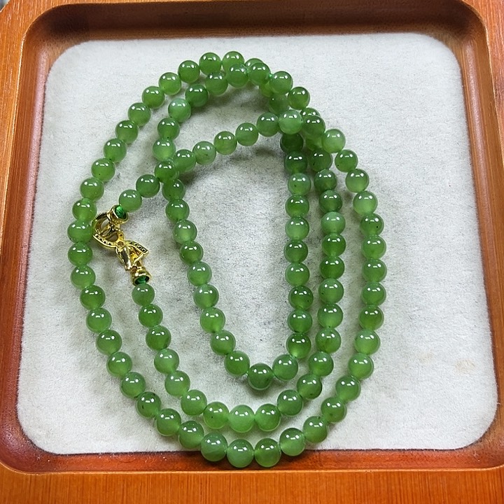 颈饰未镶嵌和田玉（碧玉）