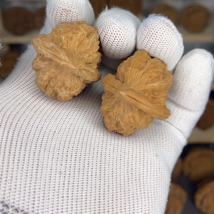 掌***吊坠文玩核桃33全品赤龙鸡心半壁