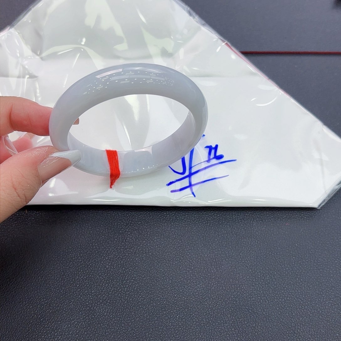 翡翠手镯未镶嵌手镯