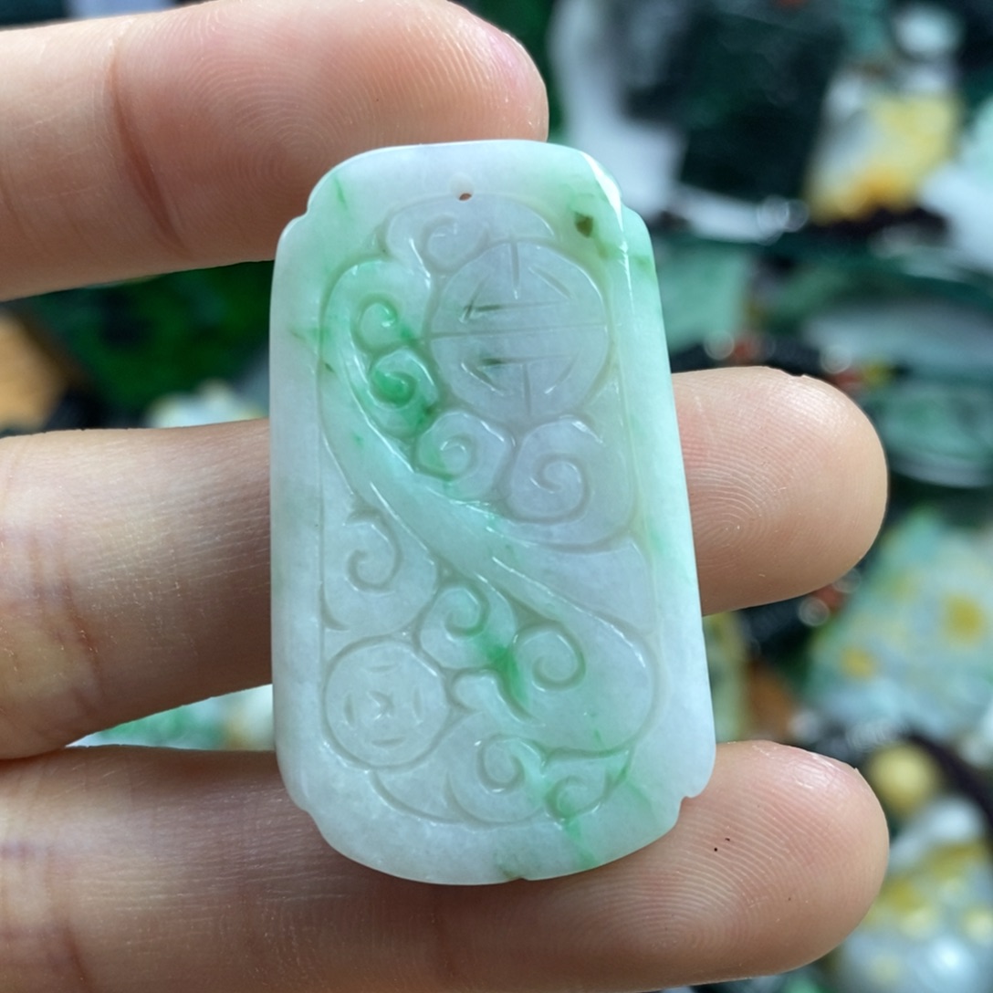 翡翠颈饰未镶嵌吊坠