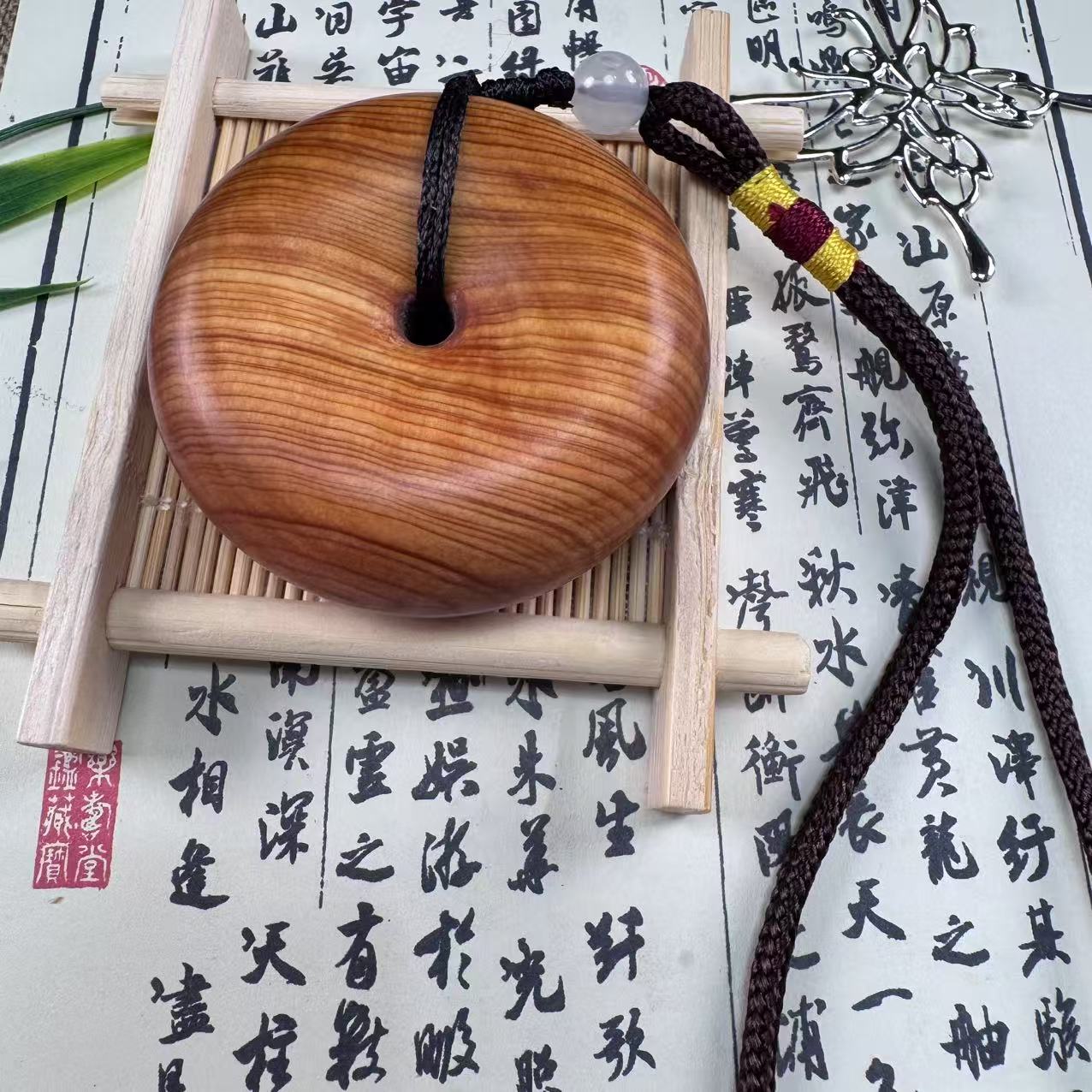 太行料崖柏平安扣手把件