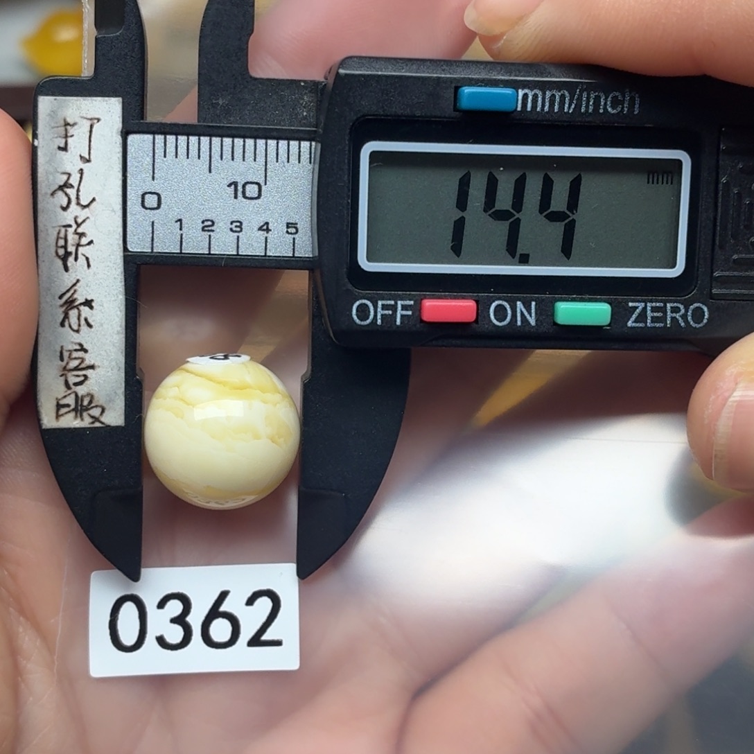 琥珀未镶嵌裸石蜜蜡瓷白