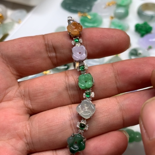 翡翠颈饰未镶嵌翡翠