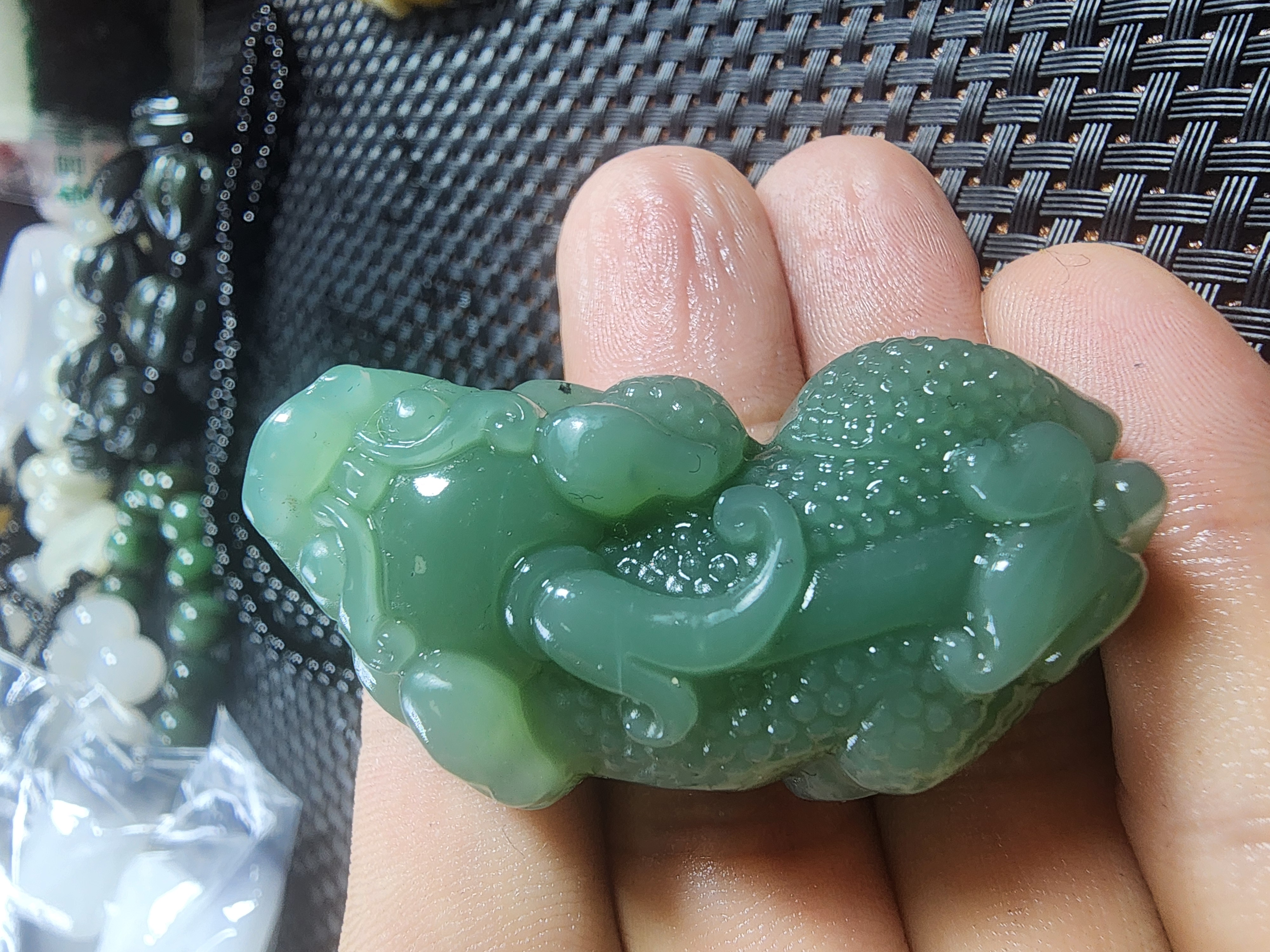 菠菜绿招财貔貅手工精雕男女同款带证书玉