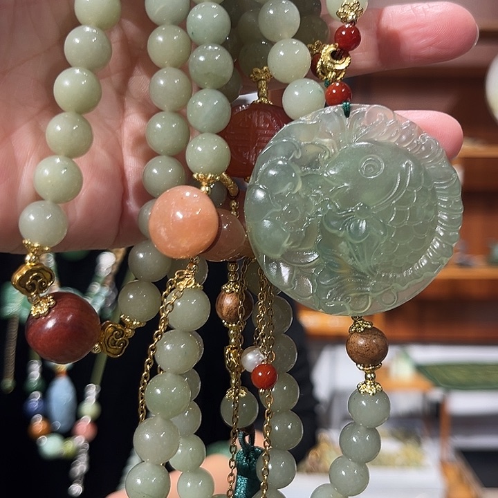 颈饰未镶嵌和田玉（糖玉）