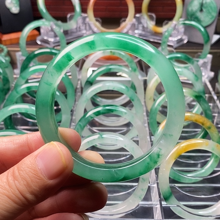 石英质玉手镯未镶嵌