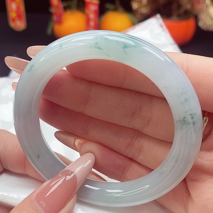 翡翠手镯未镶嵌52圈