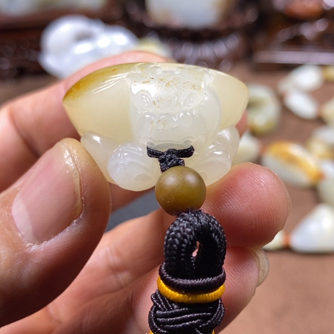 小***V和田玉未镶嵌把件