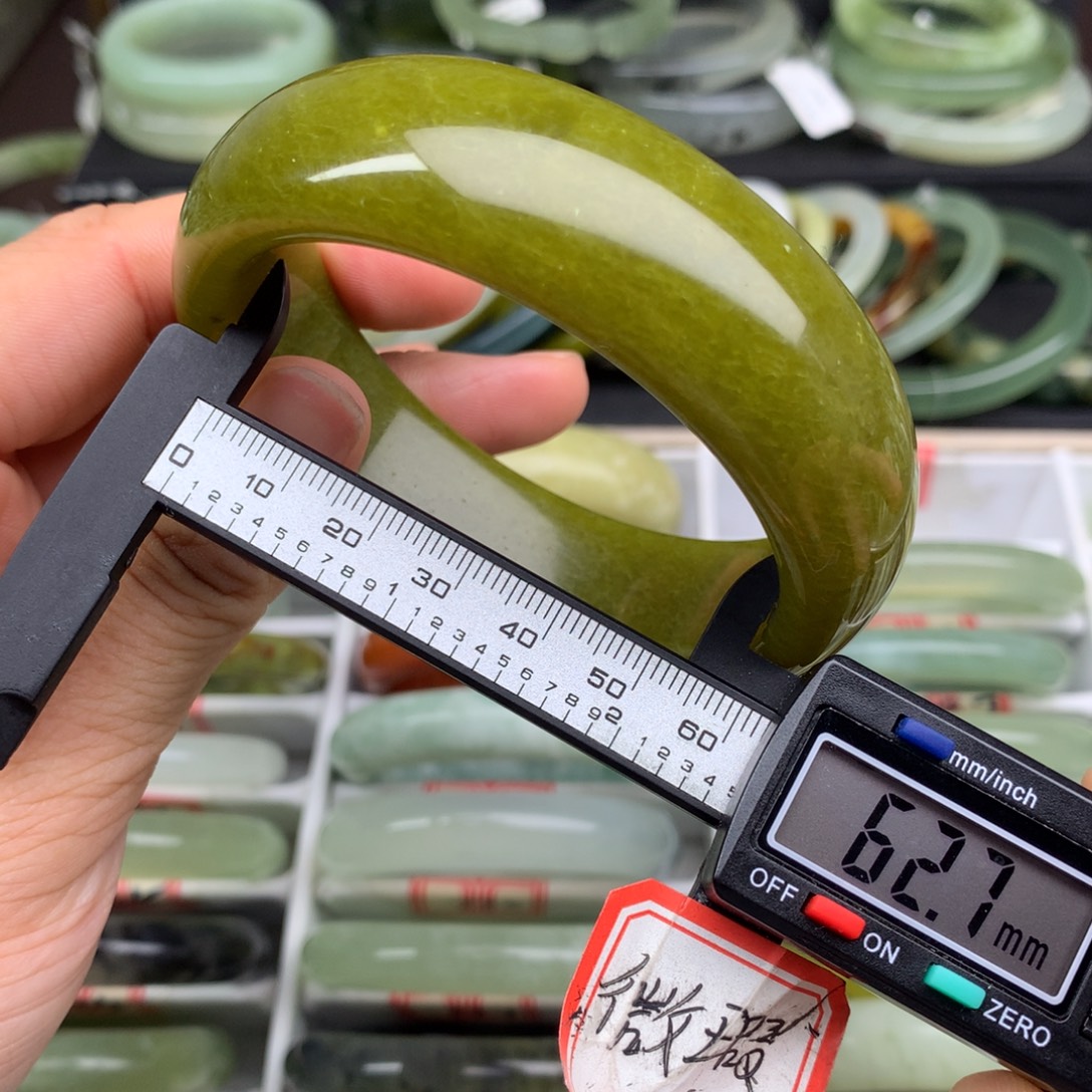 蛇纹石玉未镶嵌手镯790