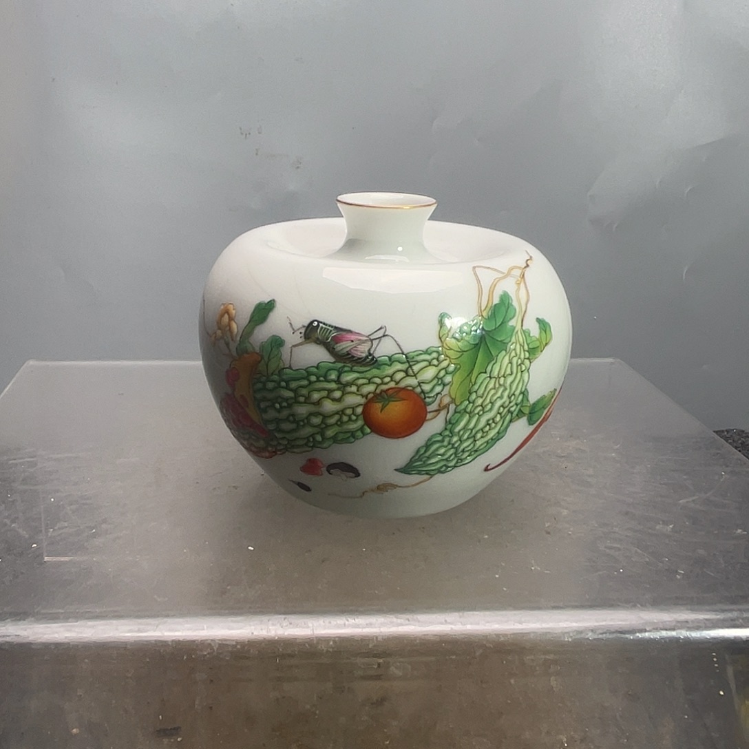 瓷珐琅彩苹果尊一个