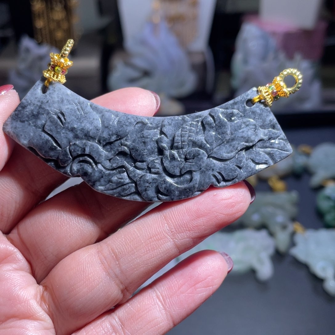 翡翠颈饰未镶嵌翡翠乌鸡弯弯