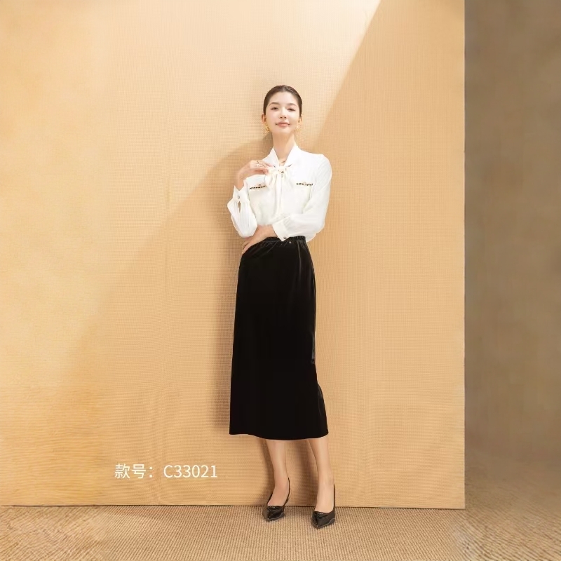 黑色气质裙女高级感初秋新款气质黑色高腰百搭显瘦丝绒裙中长裙