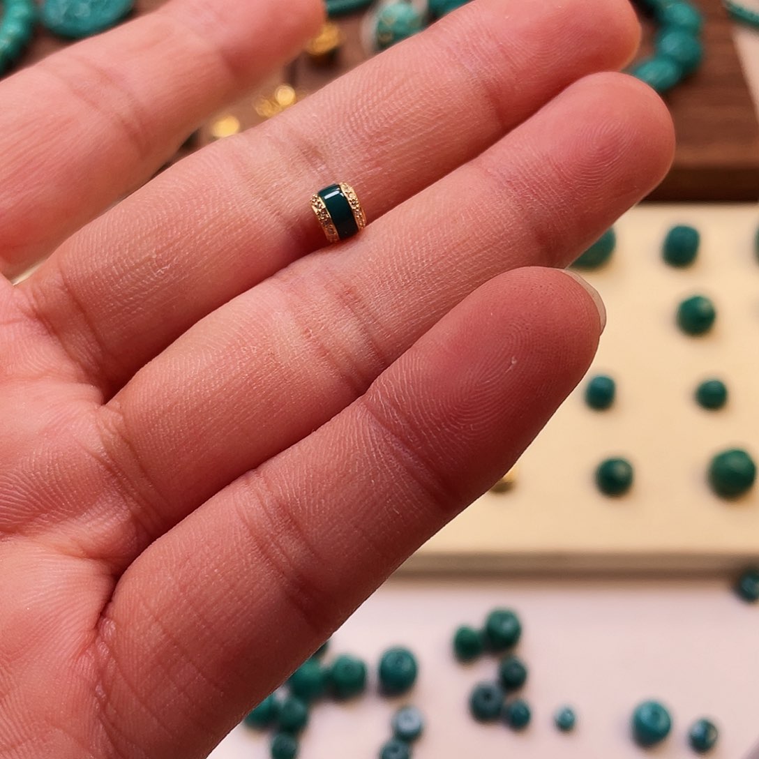 绿松石颈饰未镶嵌