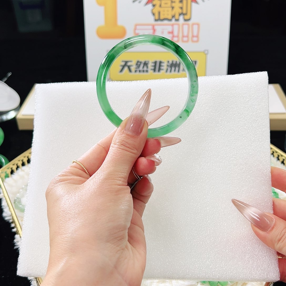 石英质玉手镯未镶嵌