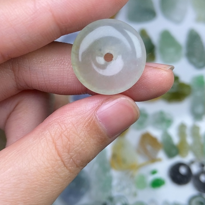 定制翡翠未镶嵌扣子