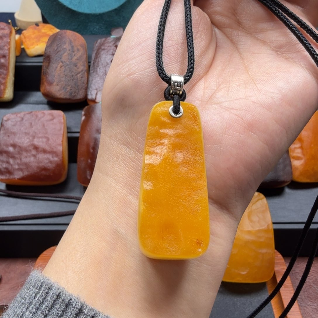 琥珀吊坠(赠链)未镶嵌