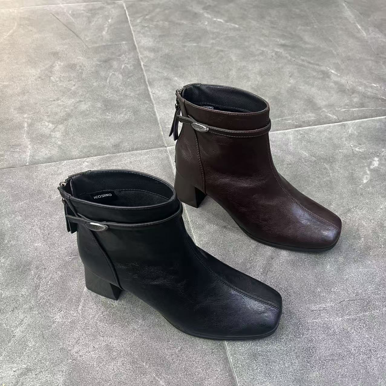 441517582冬季新款2025年百搭加绒粗跟显瘦方头舒适短靴女