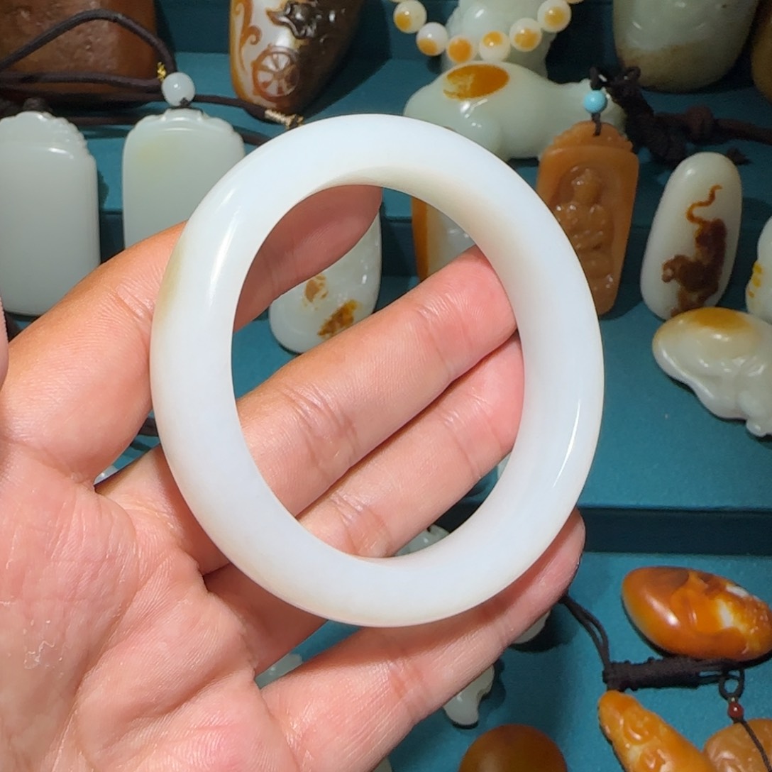 和田玉颈饰未镶嵌东****练