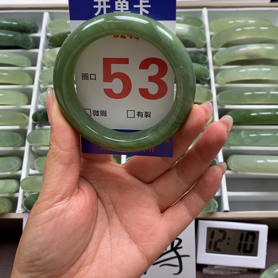 岫玉手镯未镶嵌我