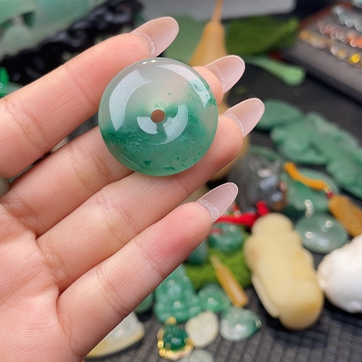 石英质玉未镶嵌吊坠