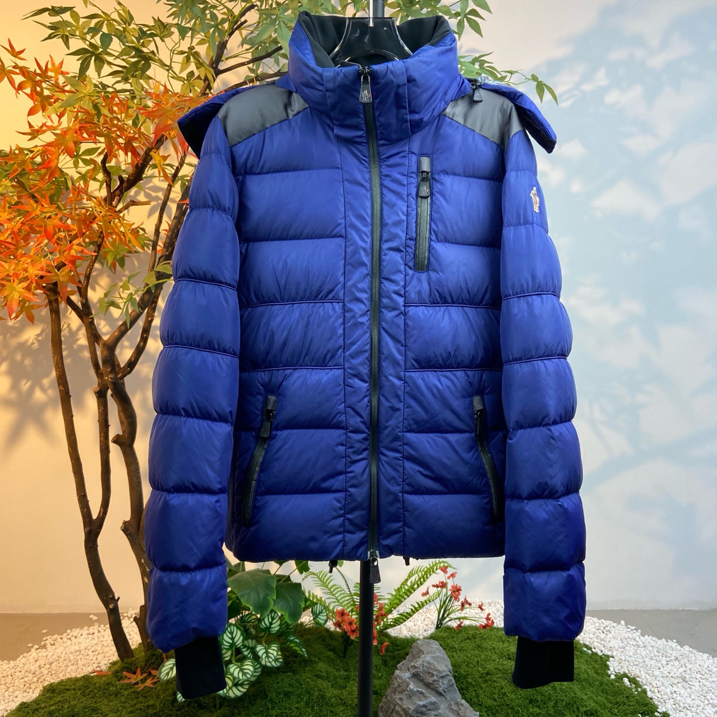 99新 MONCLER 2507132/2码/纯色可拆卸连帽多拉链口袋羽绒服