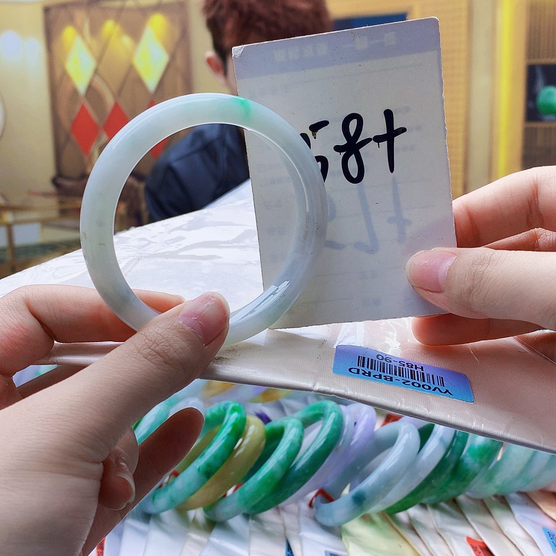 翡翠未镶嵌手镯000……